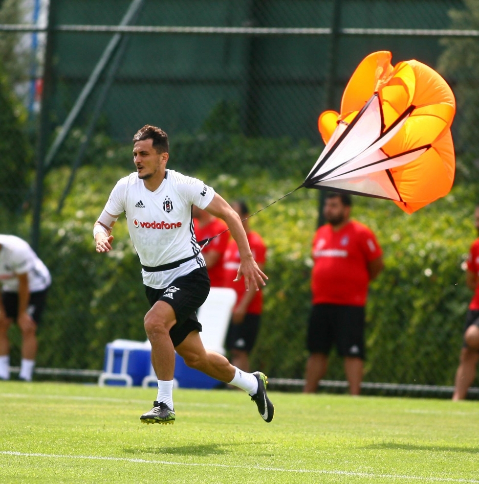 Beşiktaş paraşüt taktı! - Görsel 3