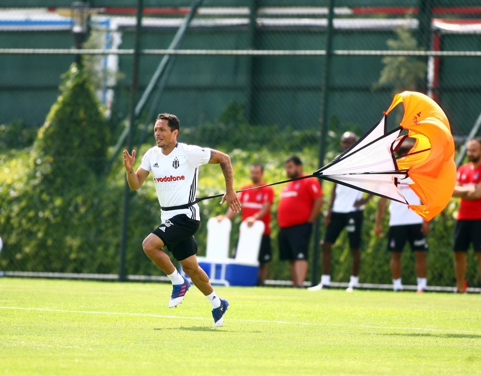 Beşiktaş paraşüt taktı! - Görsel 4