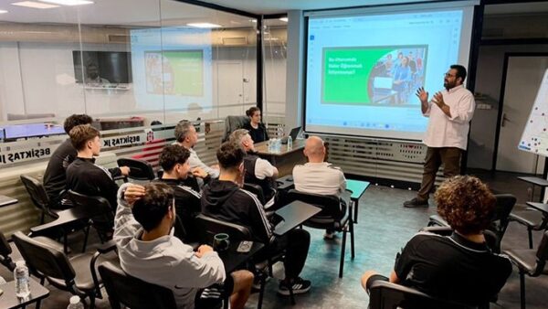 Futbol Akademimizin İdari ve Teknik Ekibiyle Sporcuları, ‘Bağımlılık Farkındalığı Eğitimi’ne Katıldı - 23.12.2025