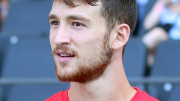 Salih Özcan Kimdir? Oynadığı takımlar, mevkisi ve kariyeri