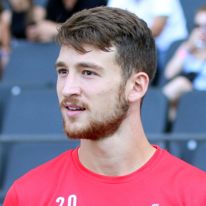 Salih Özcan Kimdir? Oynadığı takımlar, mevkisi ve kariyeri