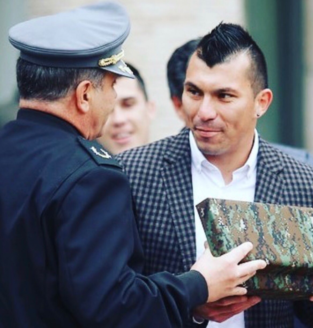 Medel'in, Şili'de bir kahraman olduğunu gösteren 83 kare! - Görsel 59