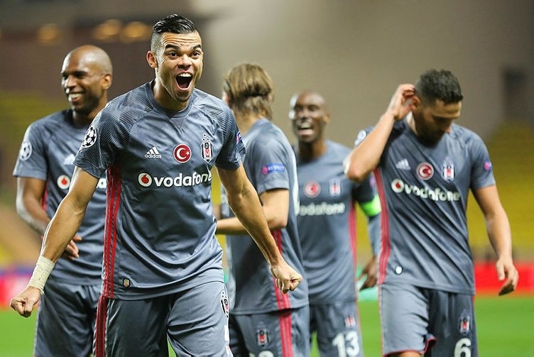 Beşiktaş, Avrupa basınında manşetleri süslüyor - Görsel 9