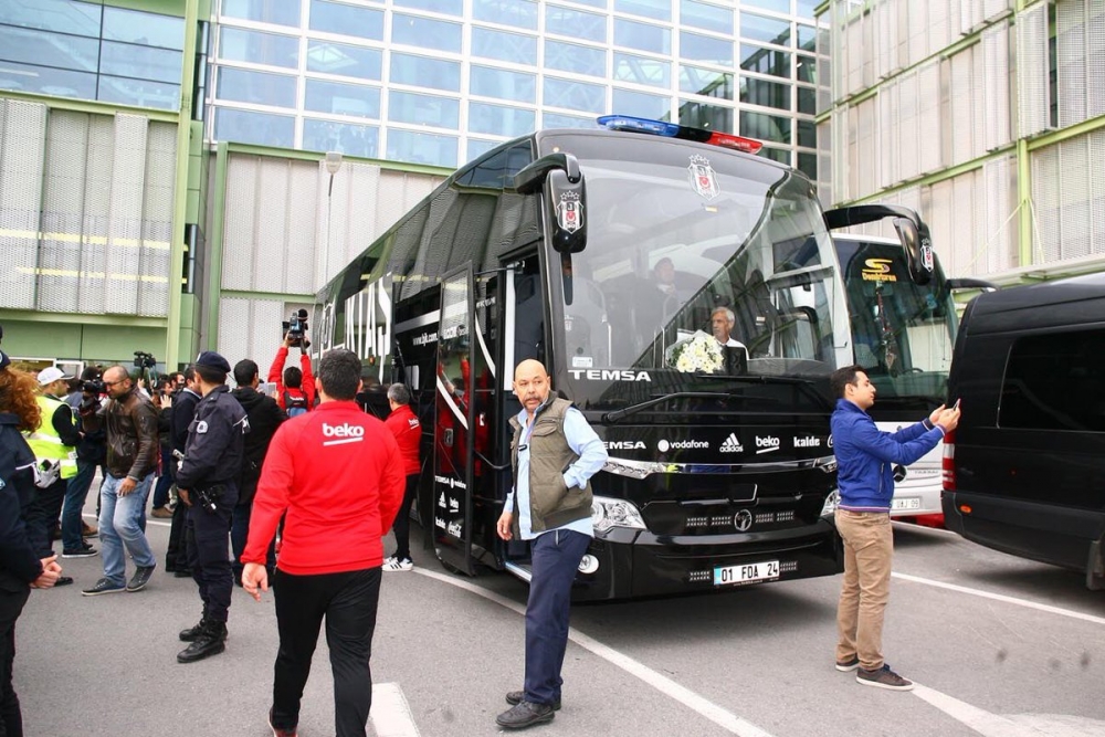 Beşiktaş, İzmir'e ulaştı! Coşkulu karşılama... - Görsel 12