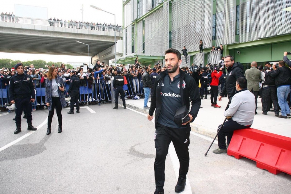 Beşiktaş, İzmir'e ulaştı! Coşkulu karşılama... - Görsel 7