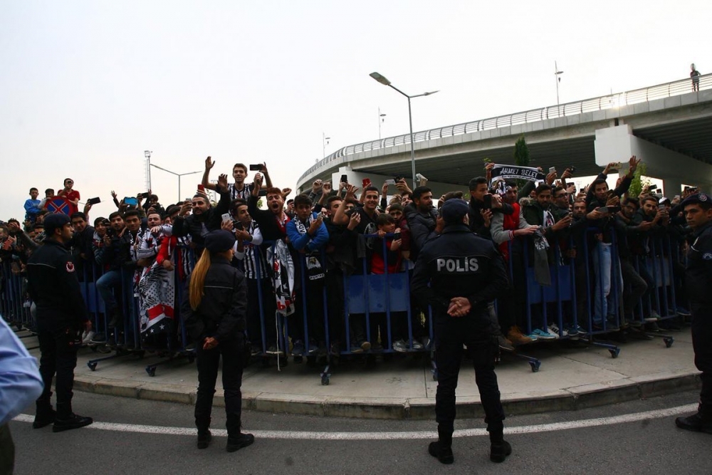 Beşiktaş, İzmir'e ulaştı! Coşkulu karşılama... - Görsel 8