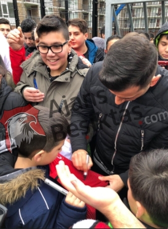 Oğuzhan Özyakup isminin ölümsüzleştiği sahadan çok özel kareler - Görsel 1
