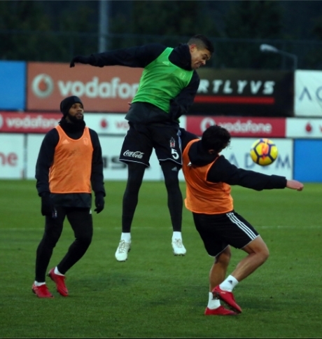 Larin’in Beşiktaş antrenmanında ilk görüntüleri - Görsel 1