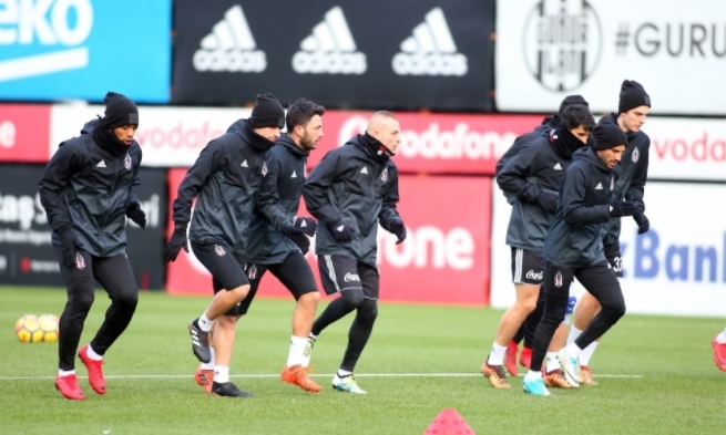 Larin’in Beşiktaş antrenmanında ilk görüntüleri - Görsel 11