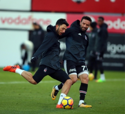 Larin’in Beşiktaş antrenmanında ilk görüntüleri - Görsel 2