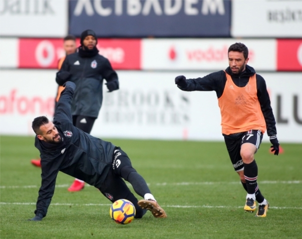 Larin’in Beşiktaş antrenmanında ilk görüntüleri - Görsel 3