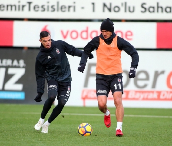 Larin’in Beşiktaş antrenmanında ilk görüntüleri - Görsel 4
