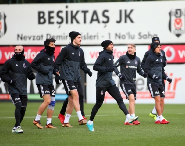 Larin’in Beşiktaş antrenmanında ilk görüntüleri - Görsel 6