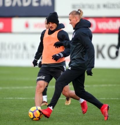 Larin’in Beşiktaş antrenmanında ilk görüntüleri - Görsel 9
