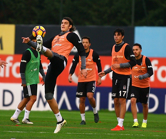 Beşiktaş'ın Adanaspor antrenmanından kareler - Görsel 16