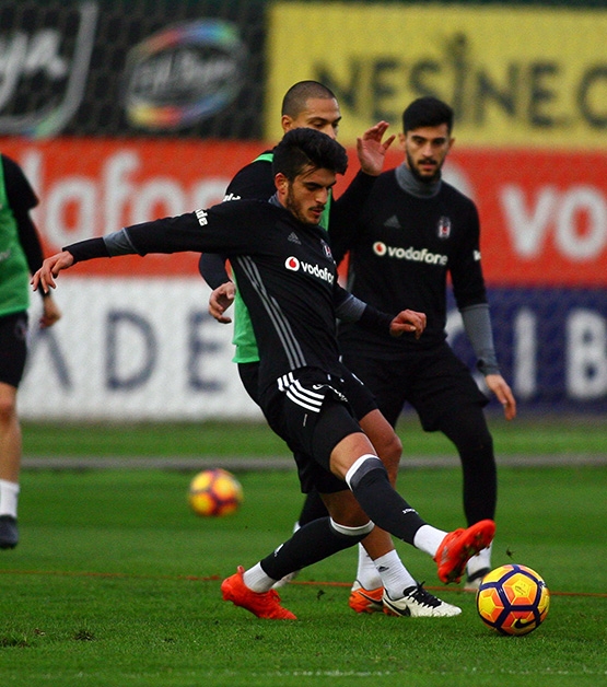 Beşiktaş'ın Adanaspor antrenmanından kareler - Görsel 7