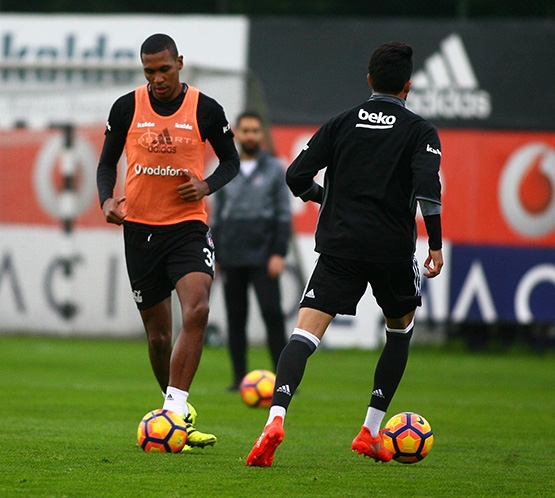 Beşiktaş'ın Adanaspor antrenmanından kareler - Görsel 9
