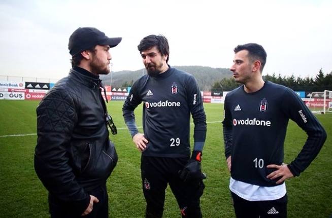 Aras Bulut İynemli, Beşiktaş antrenmanına konuk oldu! İşte neşeli anlardan kareler - Görsel 3