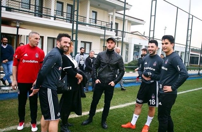 Aras Bulut İynemli, Beşiktaş antrenmanına konuk oldu! İşte neşeli anlardan kareler - Görsel 5