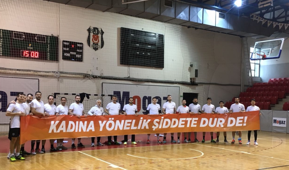 Beşiktaş Mogaz takımından anlamlı pankart - Görsel 1