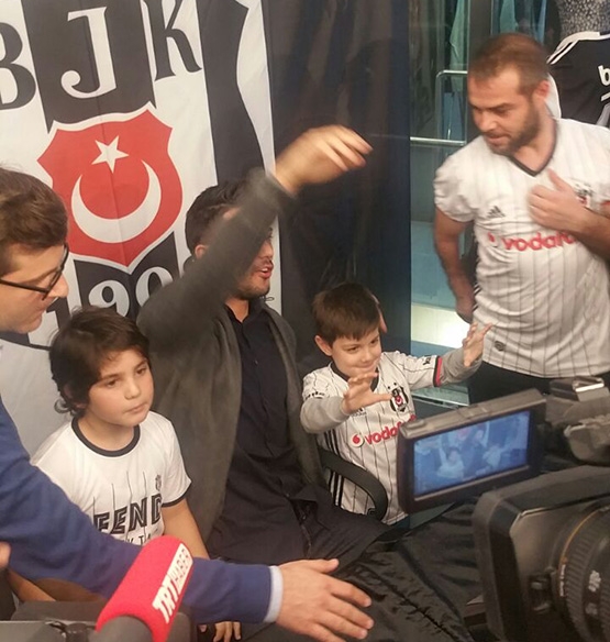 Tolgay Arslan taraftarla buluştu - Görsel 3