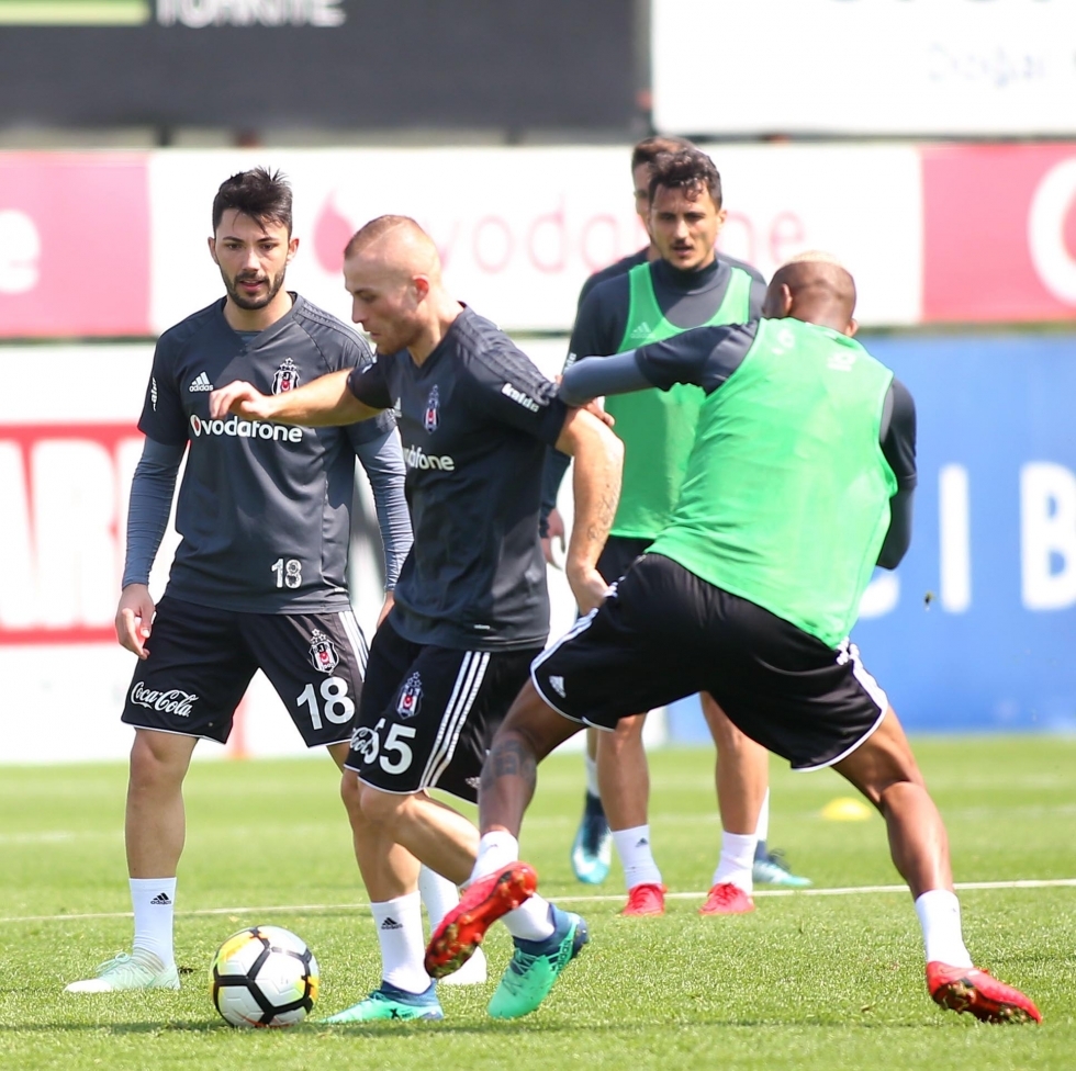 Beşiktaş,Akhisarspor deplasmanına hazırlanıyor! İşte antrenmandan neşeli görüntüler - Görsel 16