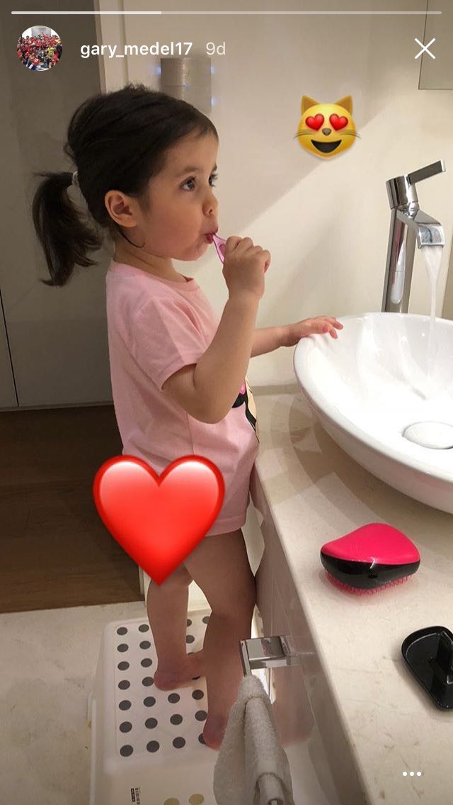 Siyah beyazlı futbolcuların bugün yaptıkları Instagram paylaşımları - Görsel 1