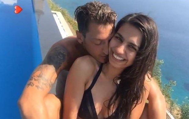 Amine Gülşe ve İlhan Mansız reklam partneri oldu! - Görsel 1