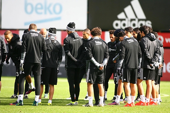 Beşiktaş'ın bugünkü antrenmanından kareler - Görsel 1