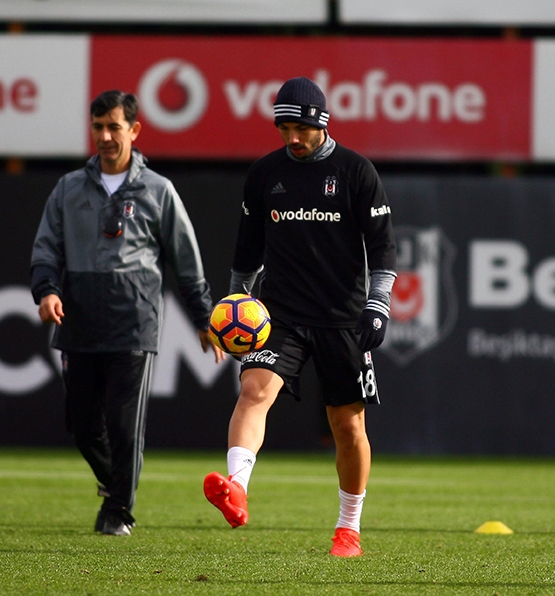 Beşiktaş'ın bugünkü antrenmanından kareler - Görsel 11
