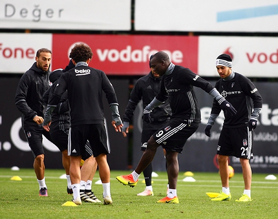 Beşiktaş'ın bugünkü antrenmanından kareler - Görsel 12