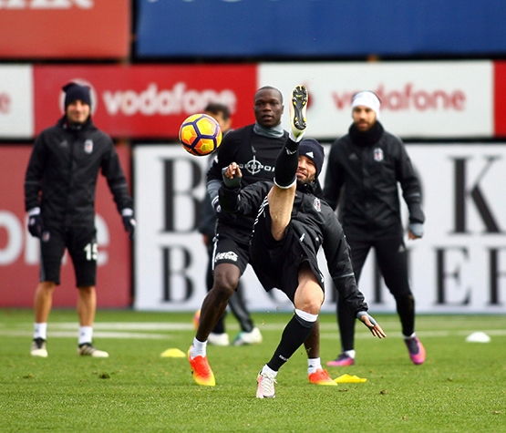 Beşiktaş'ın bugünkü antrenmanından kareler - Görsel 13