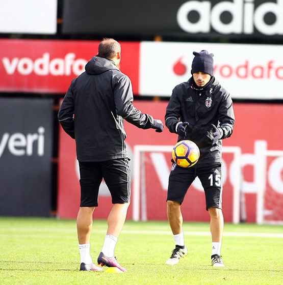 Beşiktaş'ın bugünkü antrenmanından kareler - Görsel 14
