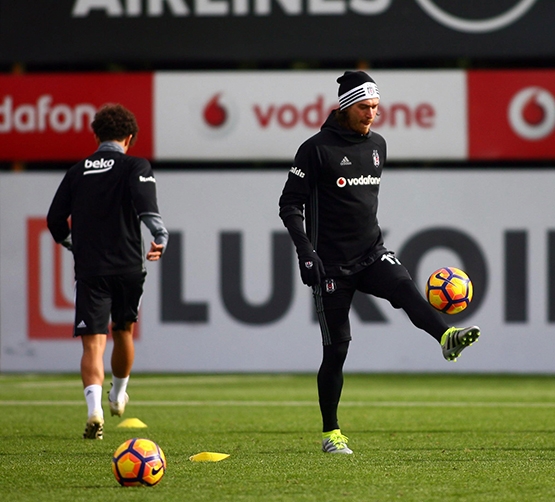 Beşiktaş'ın bugünkü antrenmanından kareler - Görsel 3