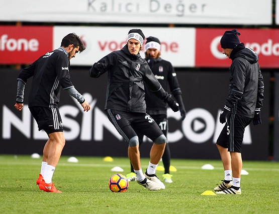 Beşiktaş'ın bugünkü antrenmanından kareler - Görsel 4