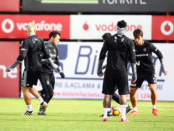 Beşiktaş'ın bugünkü antrenmanından kareler - Görsel 6
