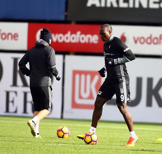 Beşiktaş'ın bugünkü antrenmanından kareler - Görsel 9