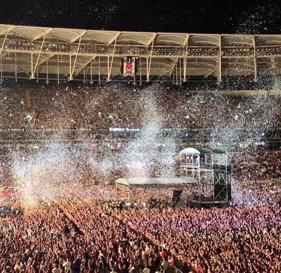 Beşiktaş'ın resmi hesabından Shakira'ya "grasias" mesaji - Görsel 4