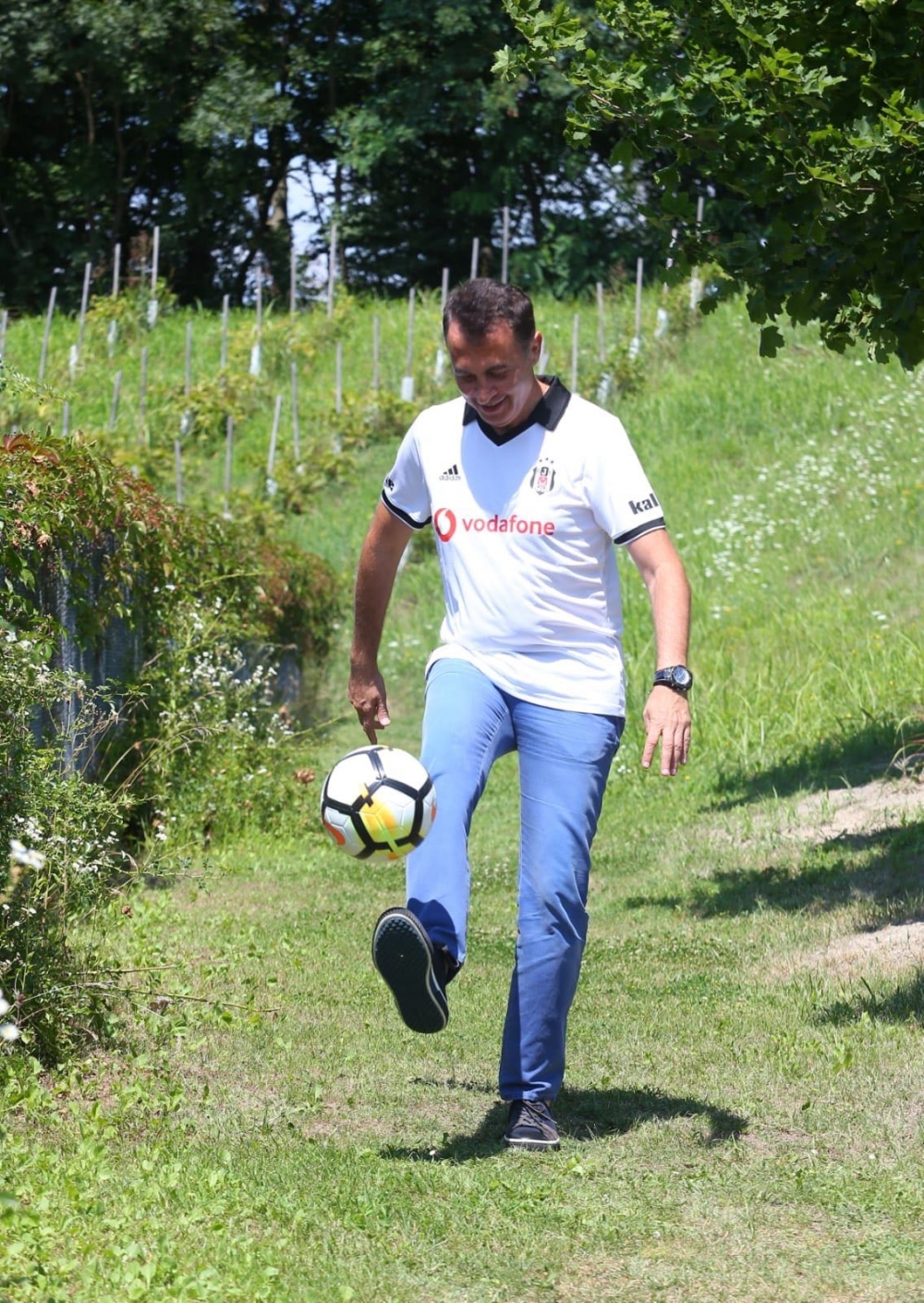 Beşiktaş Başkanı Fikret Orman, sahaya indi - Görsel 7