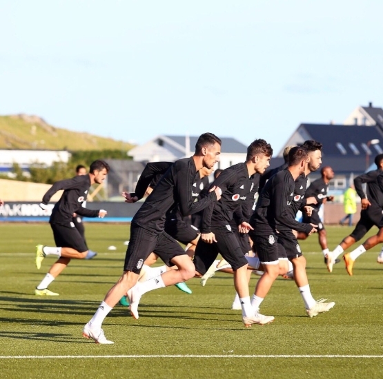 Beşiktaş, Torshavn maçı hazırlıklarını tamamladı! İşte antrenmandan kareler - Görsel 1