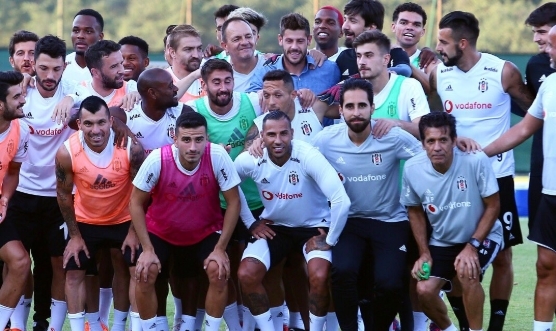 Fabri, BJK Nevzat Demir Tesisleri’nde takım arkadaşlarıyla vedalaştı - Görsel 3