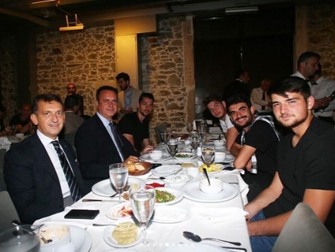 Beşiktaş'ın yeni yönetimi takımla akşam yemeğinde buluştu! İşte o anlardan kareler - Görsel 6