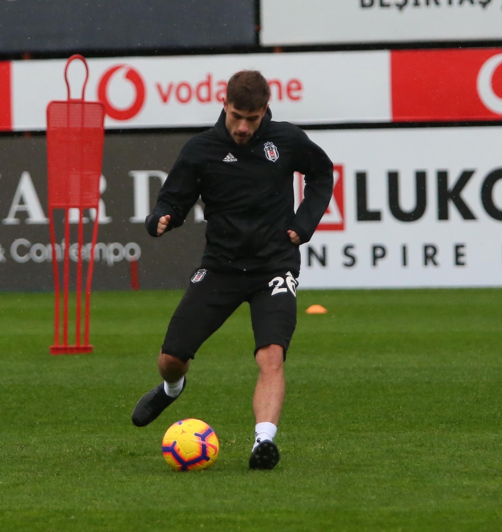 Yağmur altında antrenman! İşte Beşiktaş'ın bu akşamki çalışmalarından notlar - Görsel 1