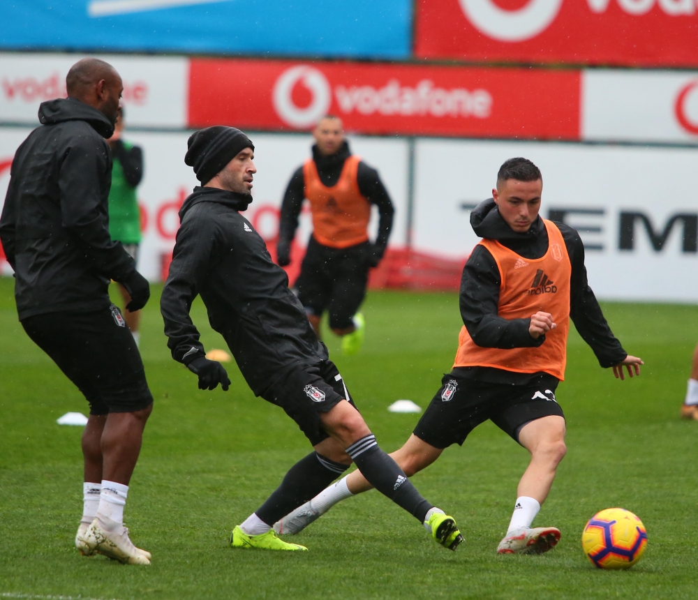 Yağmur altında antrenman! İşte Beşiktaş'ın bu akşamki çalışmalarından notlar - Görsel 10