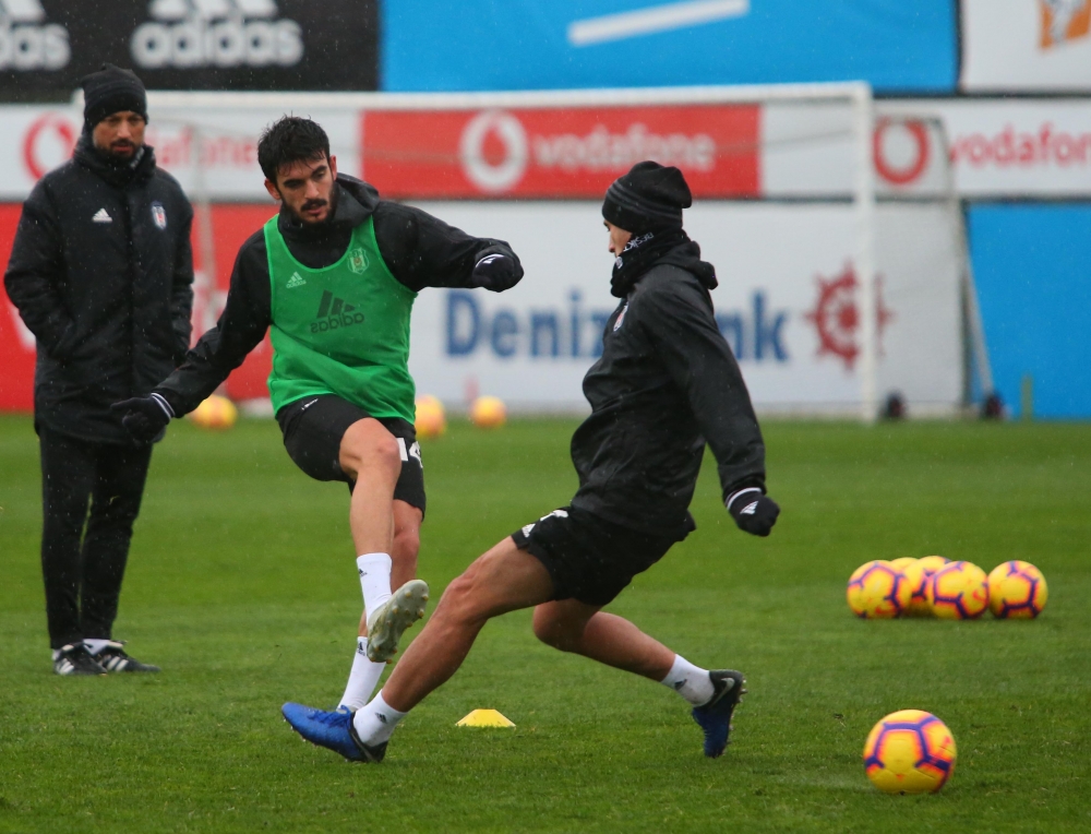 Yağmur altında antrenman! İşte Beşiktaş'ın bu akşamki çalışmalarından notlar - Görsel 11