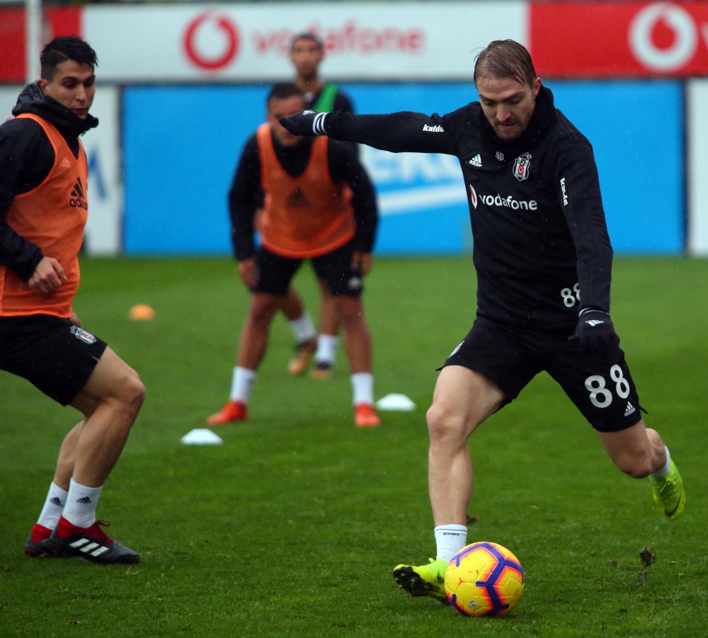 Yağmur altında antrenman! İşte Beşiktaş'ın bu akşamki çalışmalarından notlar - Görsel 12