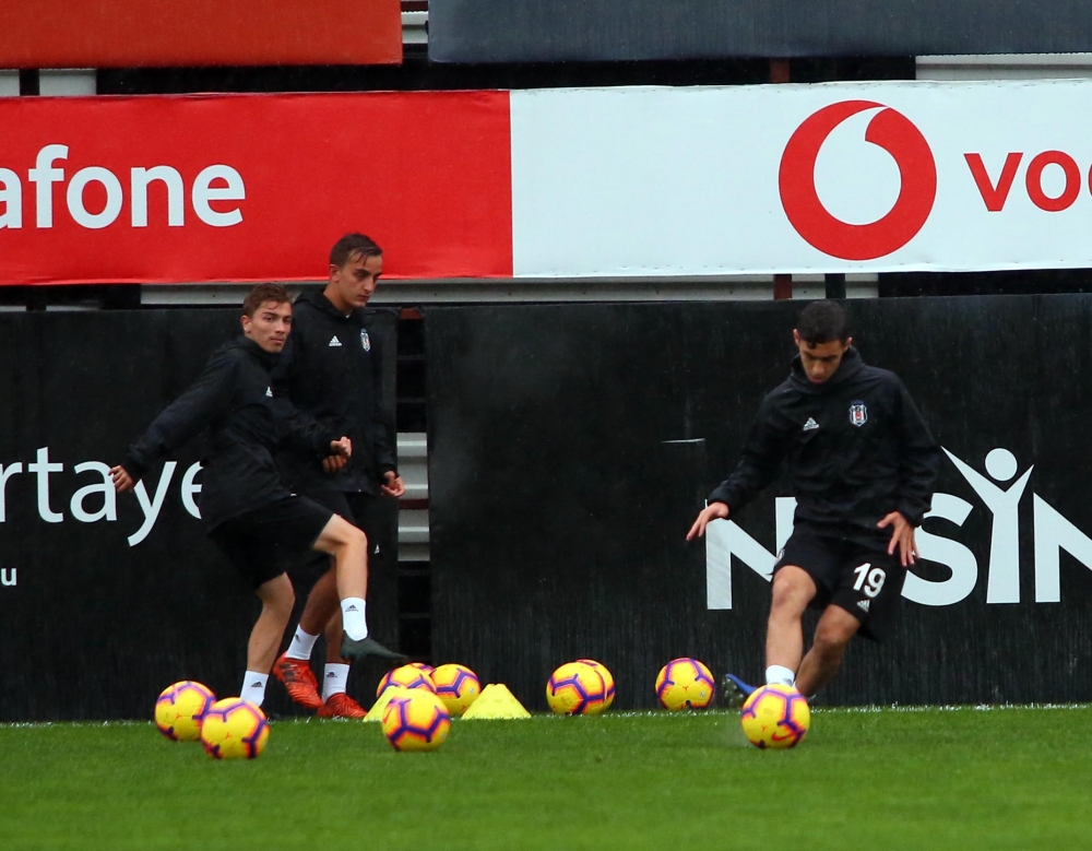 Yağmur altında antrenman! İşte Beşiktaş'ın bu akşamki çalışmalarından notlar - Görsel 3