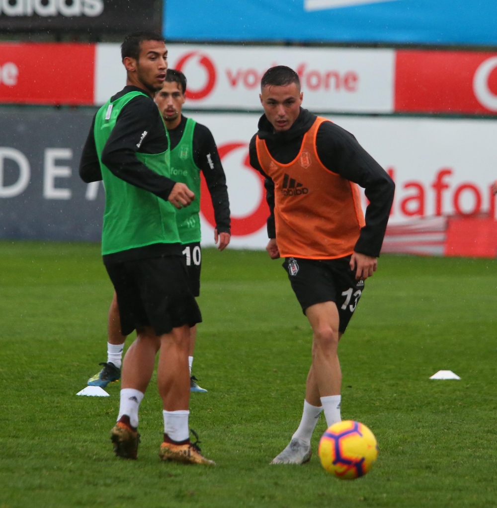 Yağmur altında antrenman! İşte Beşiktaş'ın bu akşamki çalışmalarından notlar - Görsel 4