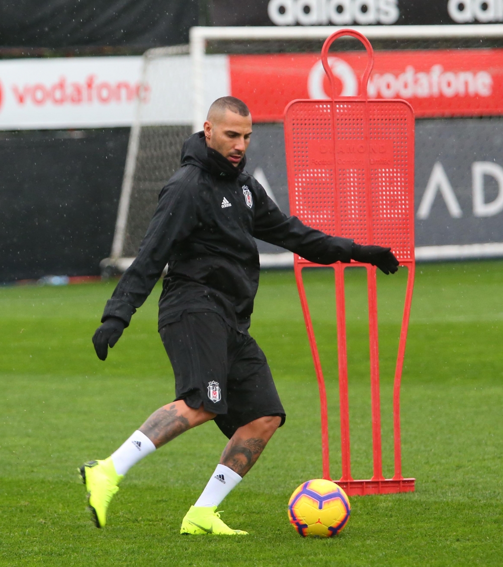Yağmur altında antrenman! İşte Beşiktaş'ın bu akşamki çalışmalarından notlar - Görsel 6