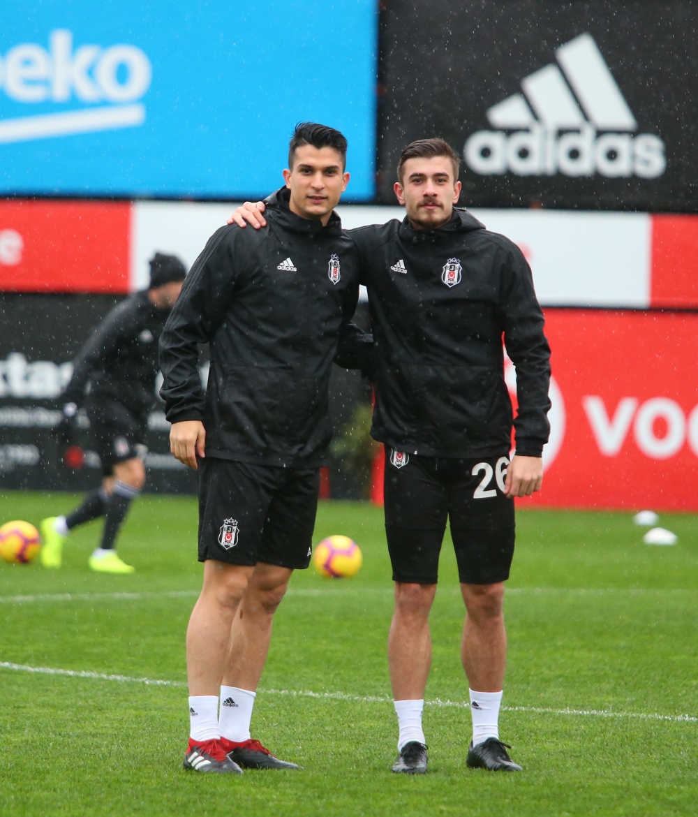 Yağmur altında antrenman! İşte Beşiktaş'ın bu akşamki çalışmalarından notlar - Görsel 9